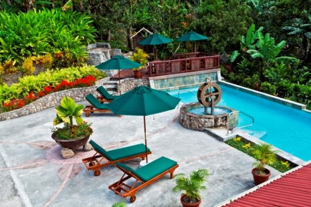 Maison de maître colonial: piscine
