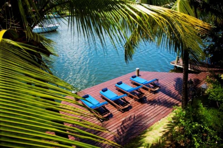 Deck de bronzage avec vue sur la Marina