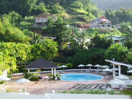 Piscine du Cascadia hôtel
