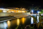 Restaurant bei Nacht