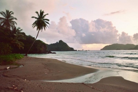 Manta Loge: La plage à l'hôtel (en traversant la route) avec embouchure