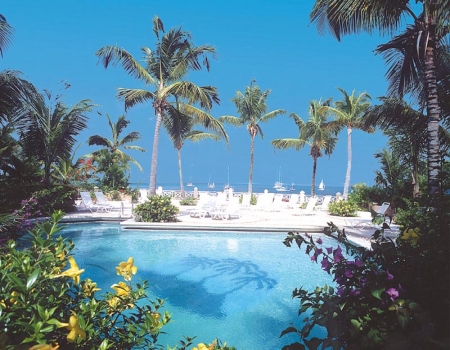 Coco Reef Resort: De la piscine vers la plage