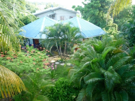 Un des deux studios dans le jardin