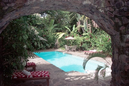 Romantique Hôtel exquis: piscine dans la cour intérieur