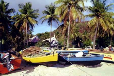 Des bateaux de pêche à la plage
